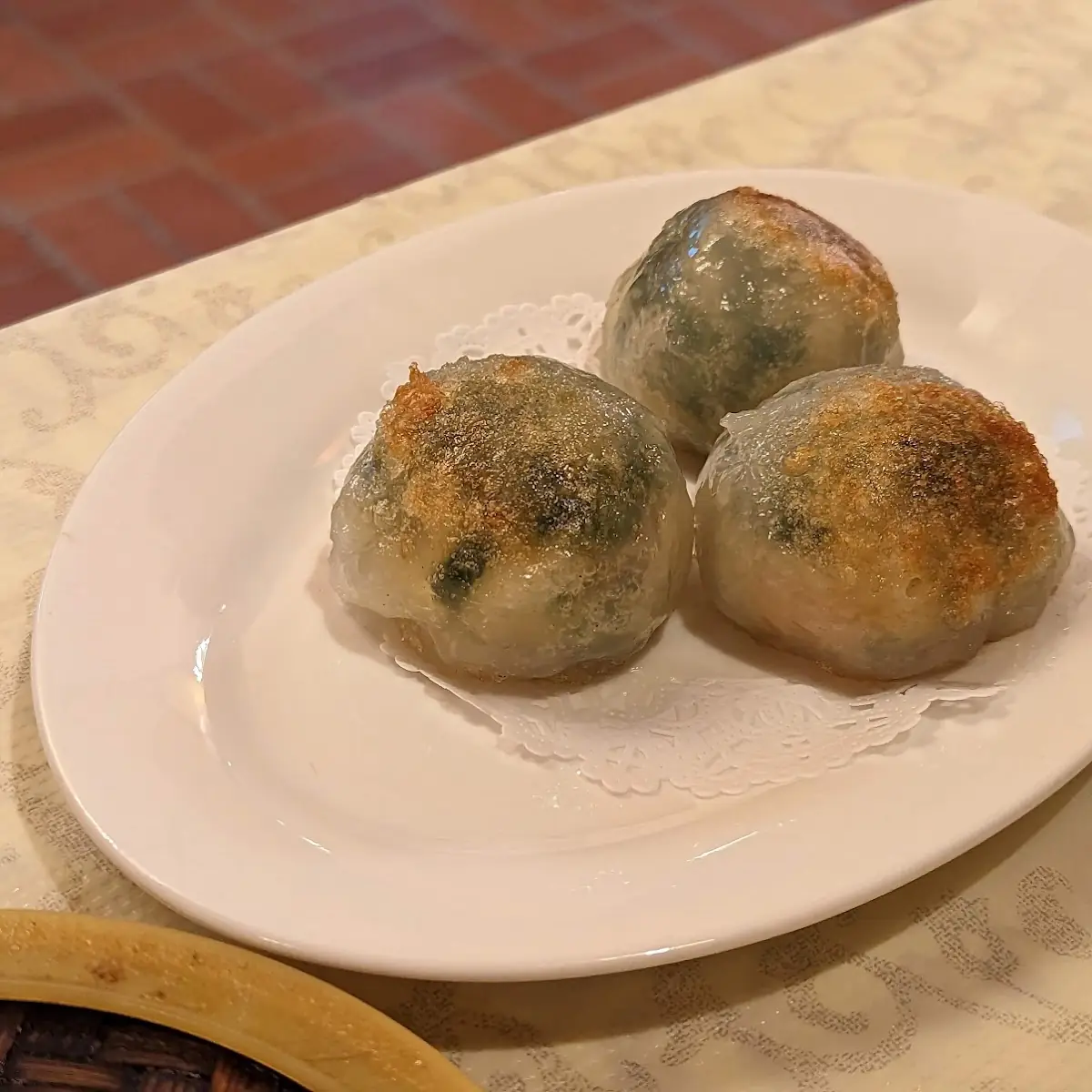 Pan Fried Shrimp & Chive Dumpling 煎韭菜果